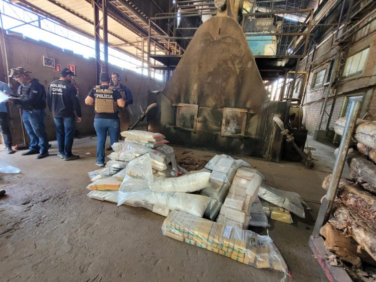 Mais de 800 quilos de entorpecentes apreendidos na fronteira são destruídos pela Polícia Civil