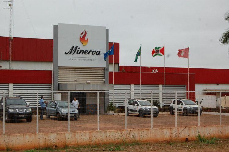 Minerva Foods e outros frigoríficos suspendem operação para lidar com alta do boi e demanda fraca no Brasil