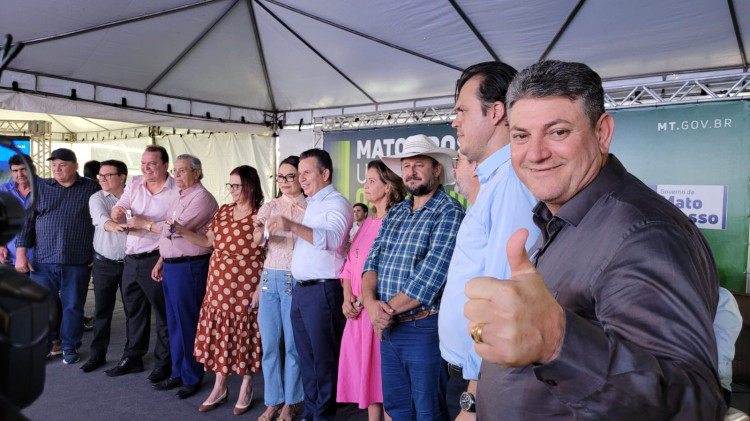 Moretto entrega veículos e equipamentos para municípios da região oeste de Mato Grosso