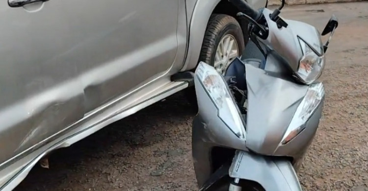 Motociclista em alta velocidade colide com camionete na avenida tancredo neves