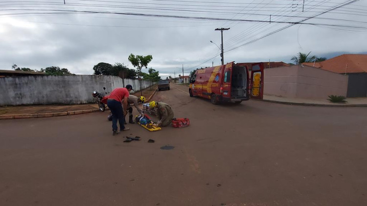 Motociclista invade preferencial e causa acidente na Terezinha Coura Garbim