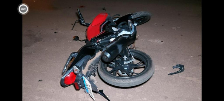 Motociclista morre ao colidir na traseira de caminhão