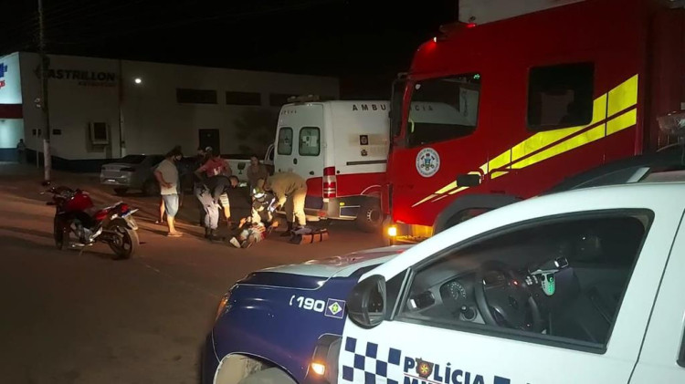 Motociclista sofre ferimento na cabeça em acidente na Tancredo Neves