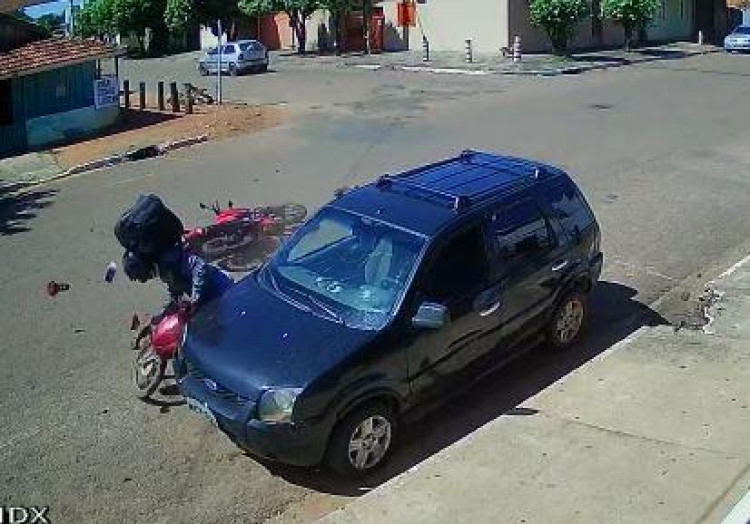 Motociclistas se chocam violentamente na avenida Marechal Rondon