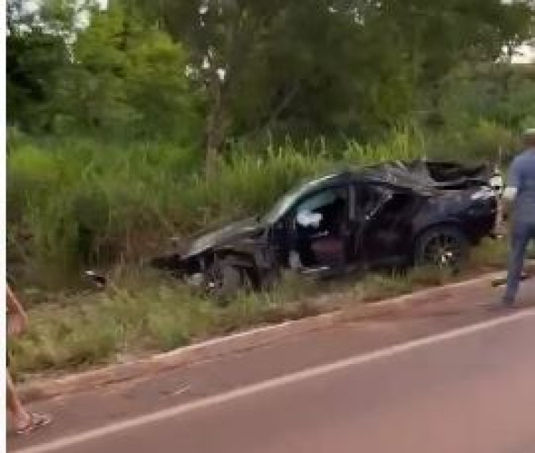 Motorista capota veículo com quatro ocupantes na BR 174