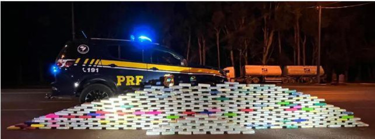 Motorista de carreta é preso com mais de 350 kg de cocaína e pasta base