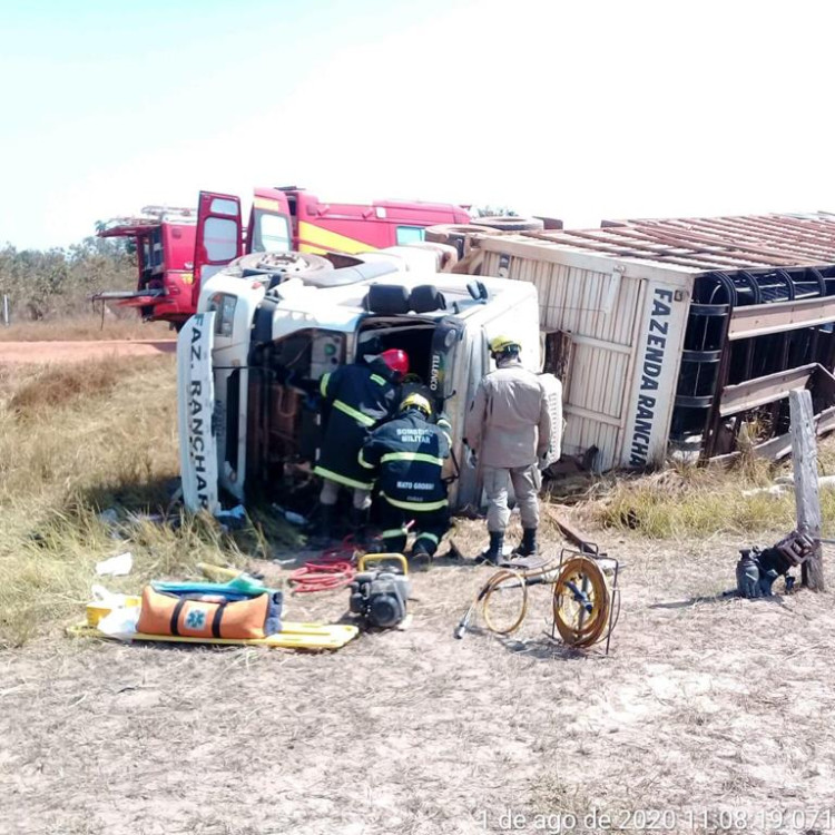 Motorista de carreta fica gravemente ferido em acidente na região da estrada do Matão