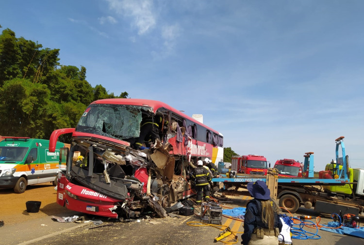 Motorista de ônibus envolvido em acidente com 8 mortos é indiciado por homicídio culposo em MT