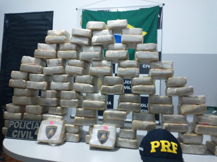 Motorista é flagrado com droga escondida dentro do pneu em Campos de Júlio