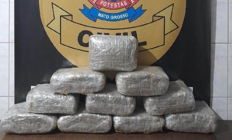 Mulher aceita três mil para transportar 10 tabletes de maconha e acaba presa em Cáceres