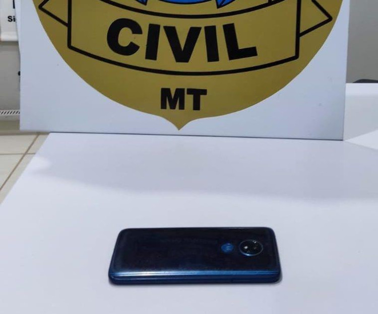 Mulher é presa em flagrante em posse de celular furtado de colega de trabalho em Jauru