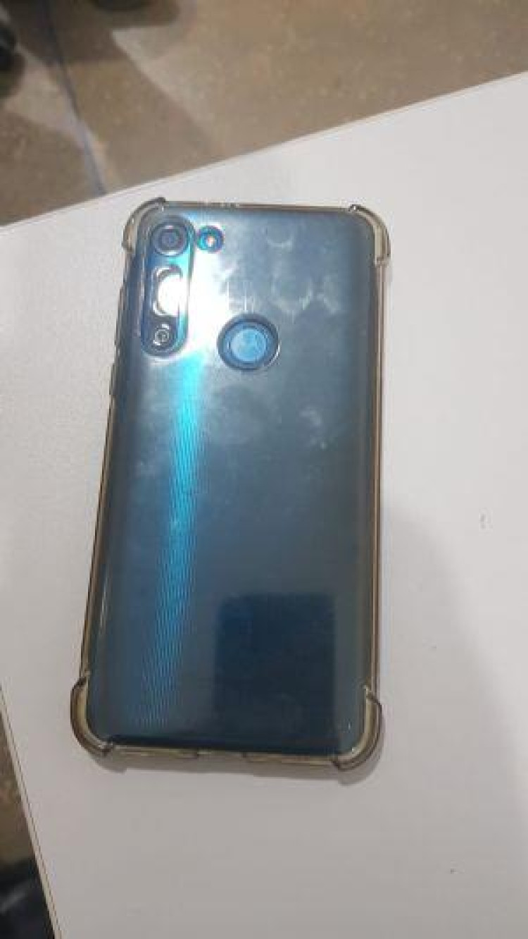 Mulher nega furto, mas é encontrada com aparelho celular em Comodoro