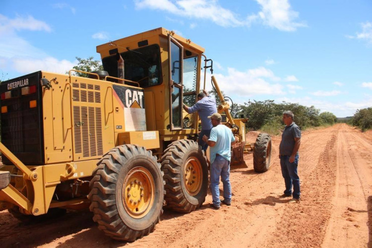 NOVA LACERDA: Secretaria de Obras fará patrolamento de mais de 60 km de estrada na zona rural