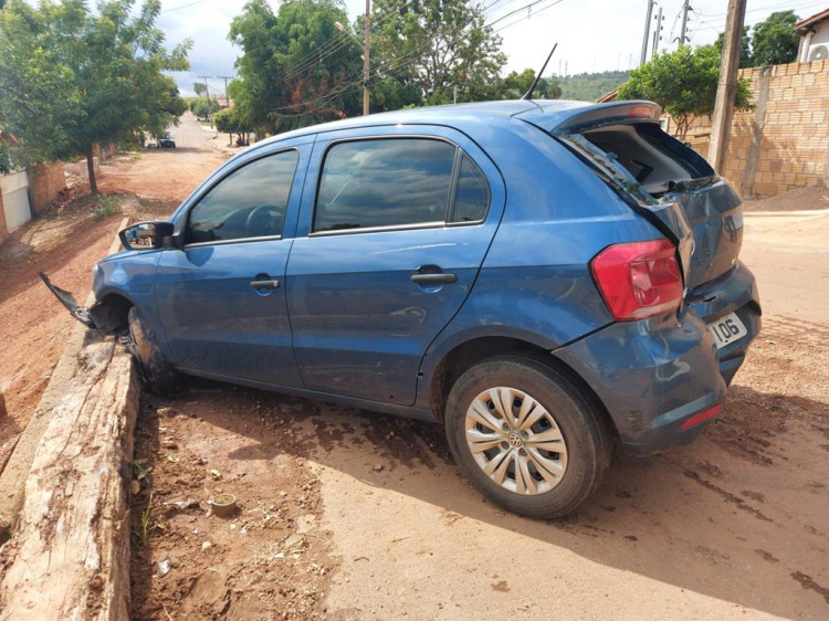Perseguição termina com tiros, prisão e acidente no centro de Pontes e Lacerda