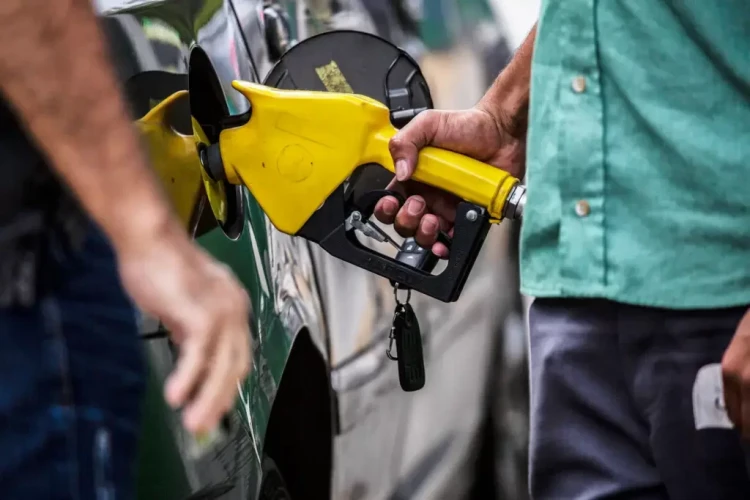 Petrobras anuncia queda na gasolina, diesel e gás de cozinha