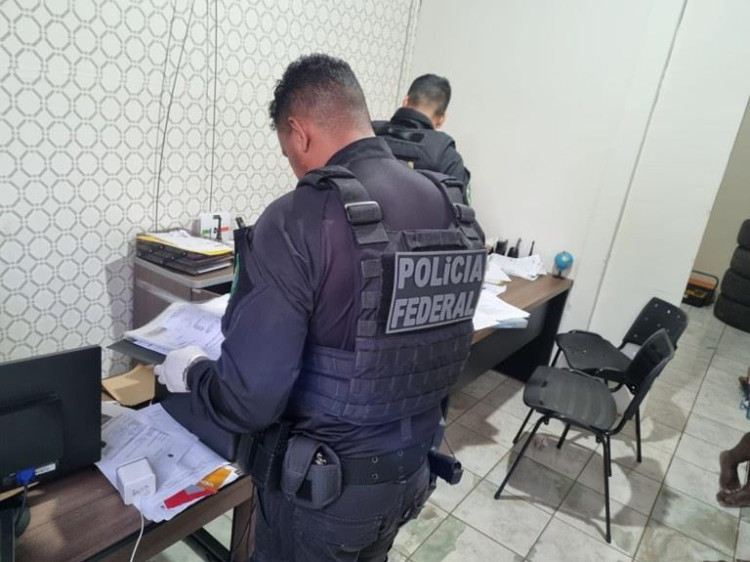 PF prende pai e filho em operação contra o tráfico e bloqueia R$ 9 milhões da família