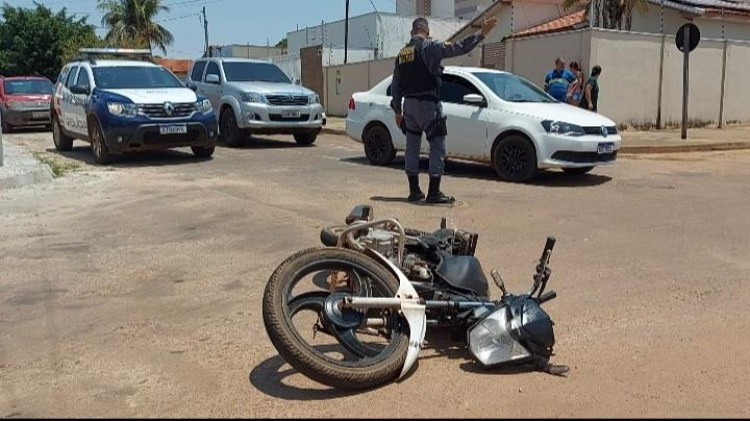 PM encontra arma no chão ao atender ocorrência de acidente, em PL