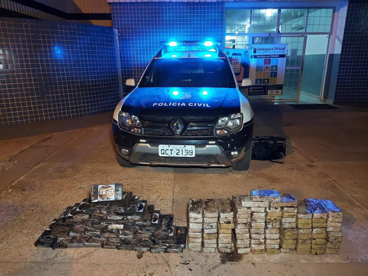 Policia Civil apreende droga avaliada em mais de 3 milhões de reais escondida em caminhão boiadeiro