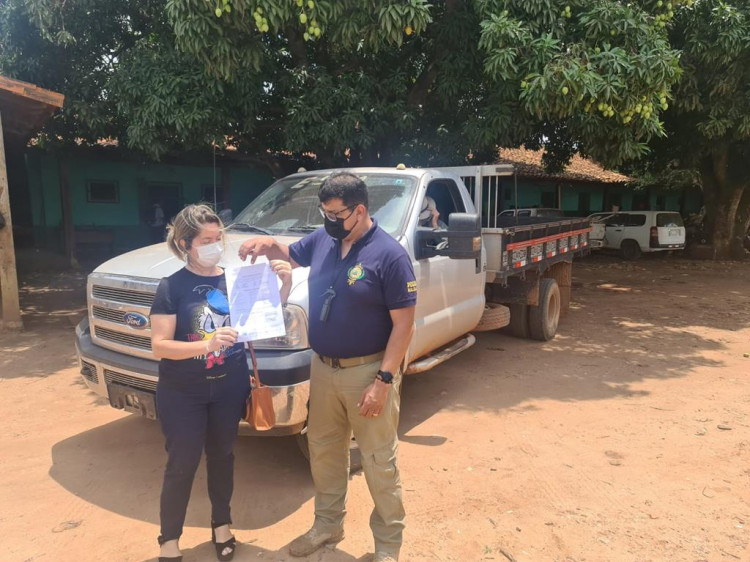 Polícia Civil repatria veículo roubado, que foi encontrado pela Polícia Nacional Boliviana