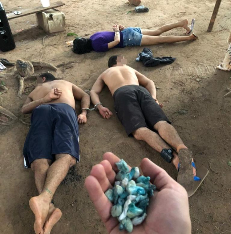 Policia Militar detém menor, prende dois suspeitos e estoura boca de fumo no Morada da Serra