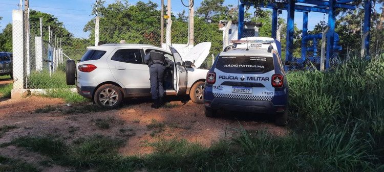Polícia recupera veículo roubado na madrugada de segunda-feira (14)