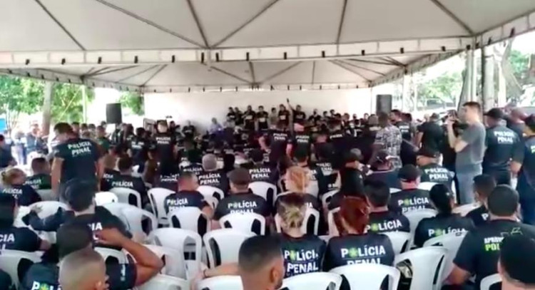 Policiais penais de mt aprovam greve para cobrar reajuste salarial