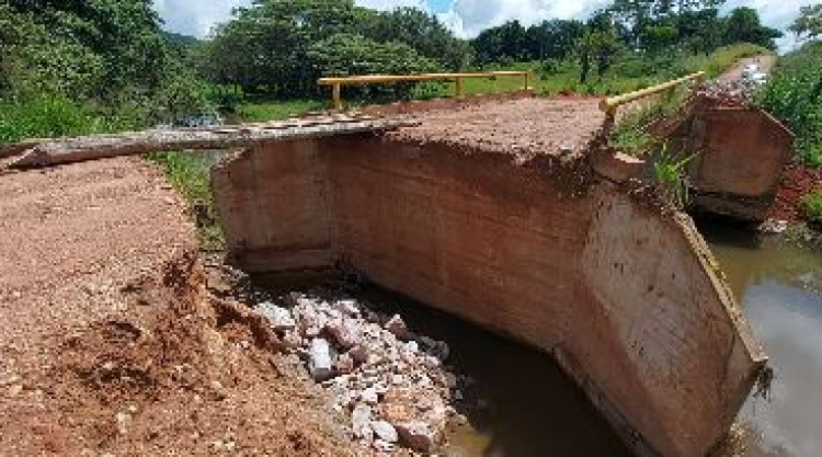 Ponte da Gleba Primavera: “Tá um descaso total”, reclama morador