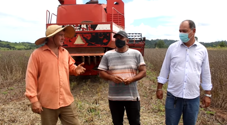 Prefeitura de Nova Lacerda apoia produtores rurais durante colheita de soja