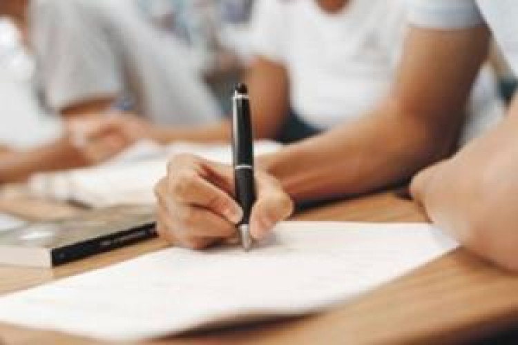 Professor de cursinho e 3 alunos são presos tentando fraudar concurso em Cáceres