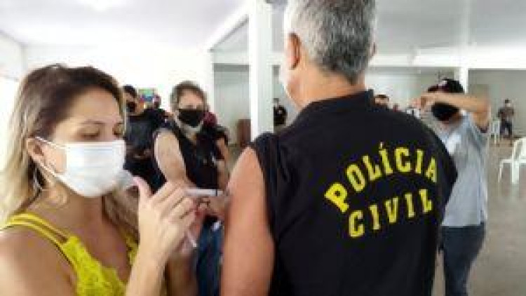 Profissionais da Segurança Pública de Cáceres são imunizados contra a Covid-19