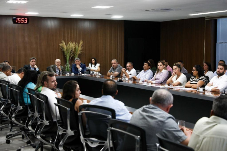 Reunião liderada por Moretto define plano para melhorarias na Santa Casa de Pontes e Lacerda