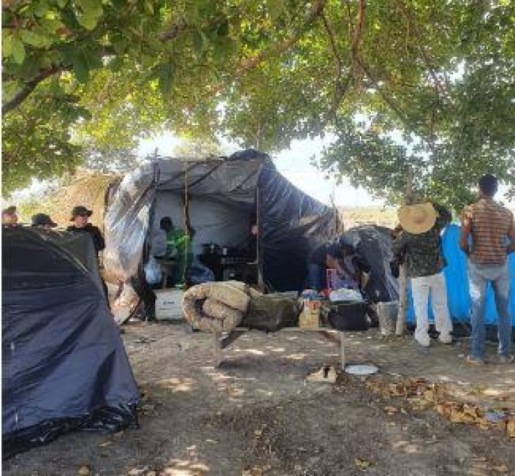 Seis homens e uma mulher são resgatados de trabalho análogo à escravidão, em Vila Bela