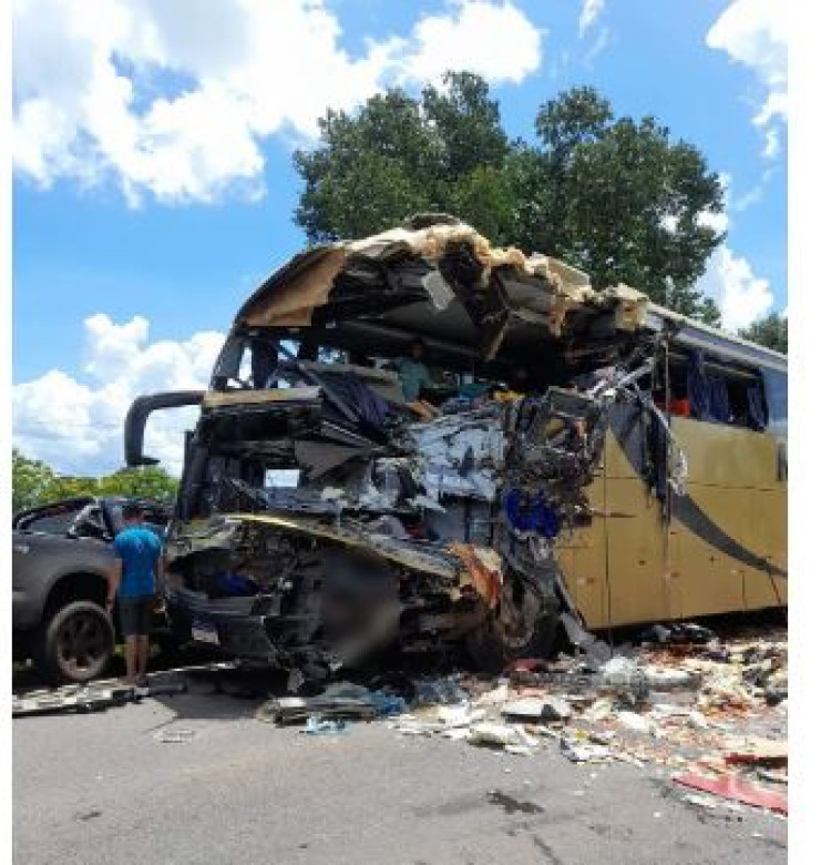 Sete pessoas morrem em acidente entre carreta e ônibus na BR-174 em MT