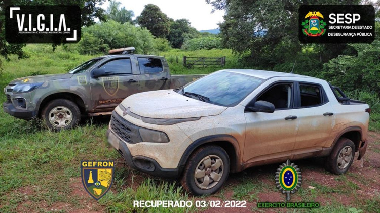Suspeitos de roubar picape em MT são presos em fronteira tentando entrar com veículo na Bolívia