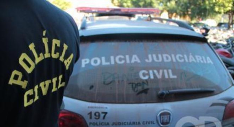 Tios abandonam sobrinhos na porta da delegacia após irmão ser preso por tentativa de feminicídio