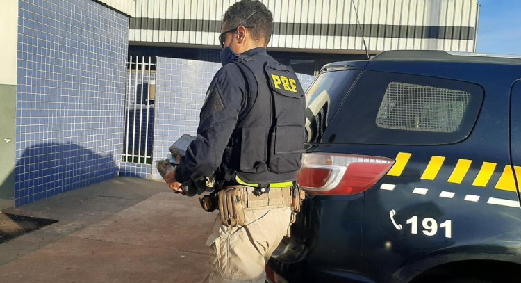 Traficante é preso com 36 tabletes cocaína na lateral do carro em Pontes e Lacerda