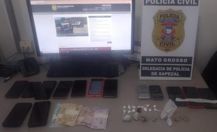 Traficantes são surpreendidos por investigadores e presos com drogas e dinheiro