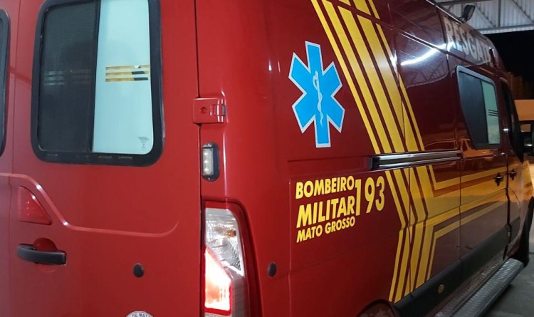 trânsito violento: Bombeiros socorrem motociclista na rua Joaquim Gomes