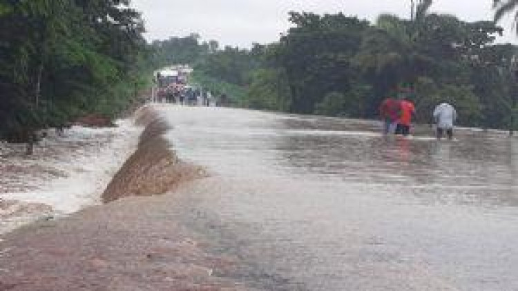 Trecho da rodovia entre Figueirópolis e Jauru é alagado pelas chuvas