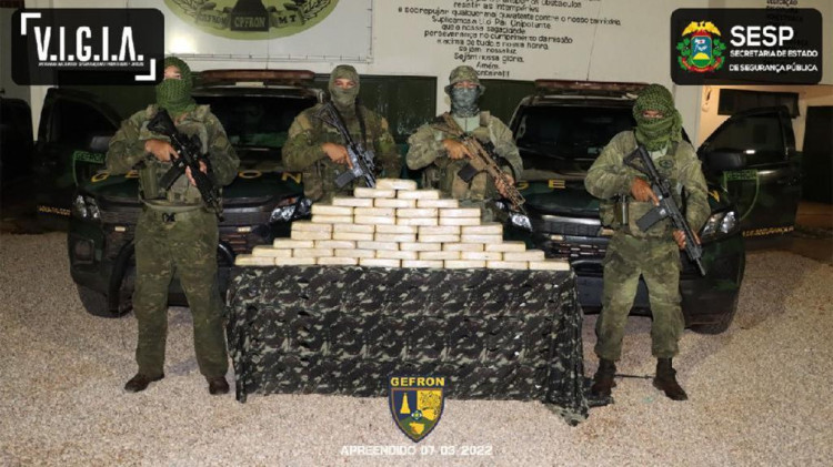 Três bolivianos são presos transportando cocaína na fronteira com a Bolívia