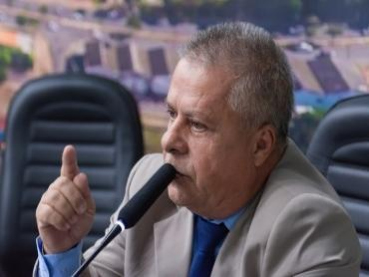 Vereador xinga colegas por rejeição à taxa do lixo