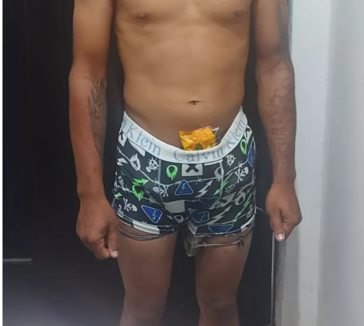 Visitante é preso ao tentar entrar em cadeia com droga amarrada na virilha